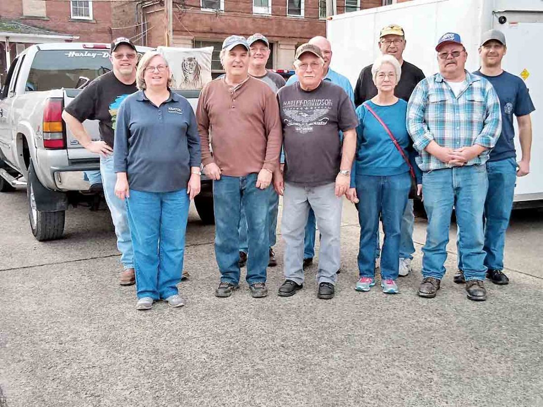 Volunteers help Senior Stitchers group relocate to new home News